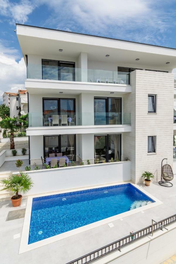 Apartments Villa Dalmatia Traù Esterno foto