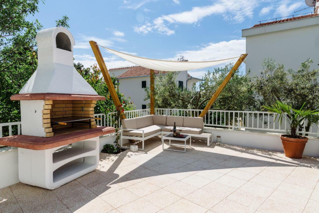 Apartments Villa Dalmatia Traù Esterno foto