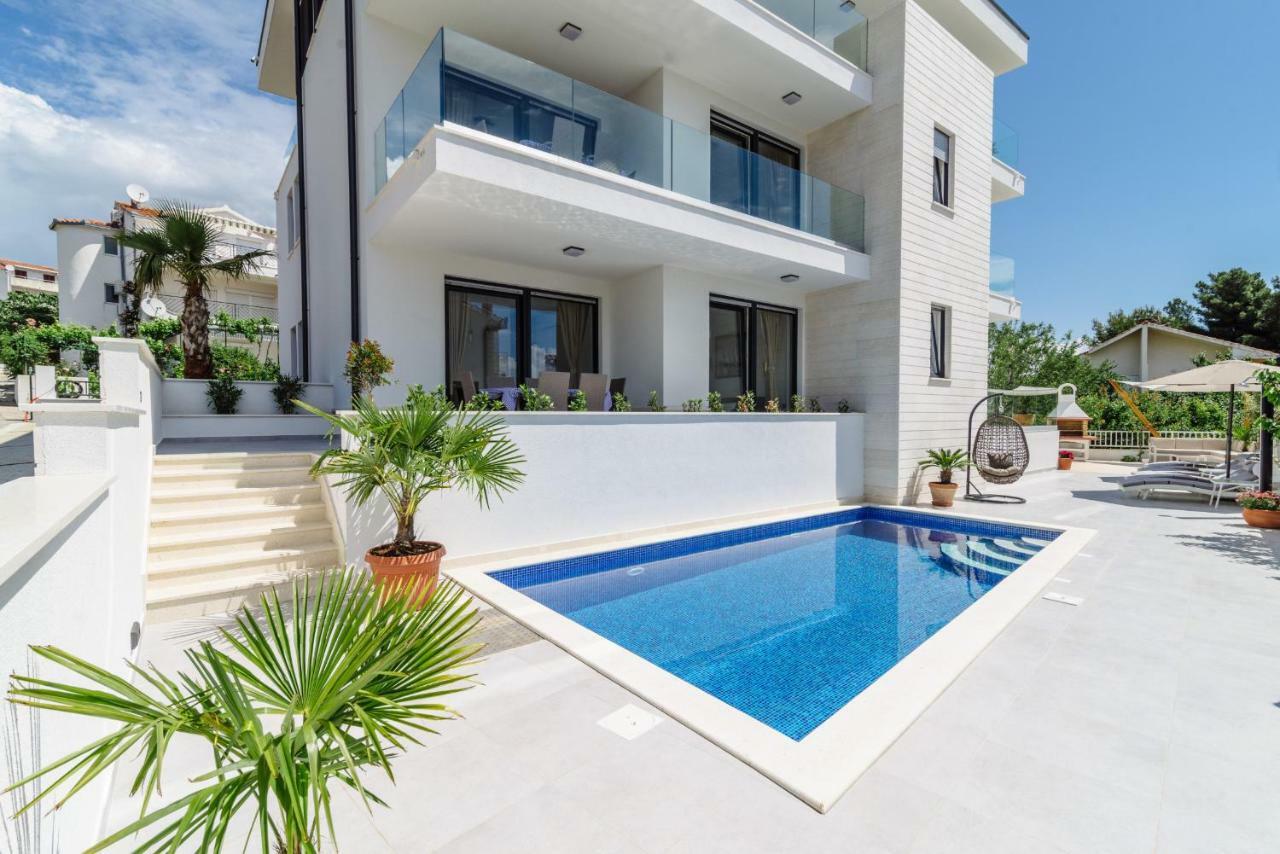 Apartments Villa Dalmatia Traù Esterno foto