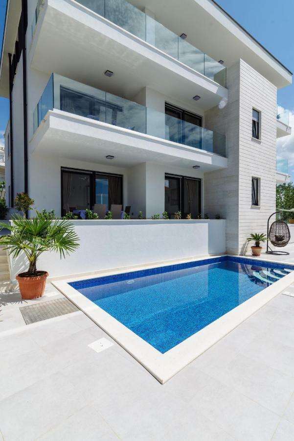 Apartments Villa Dalmatia Traù Esterno foto