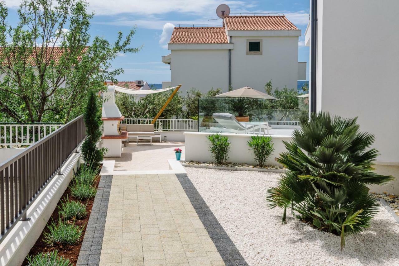 Apartments Villa Dalmatia Traù Esterno foto