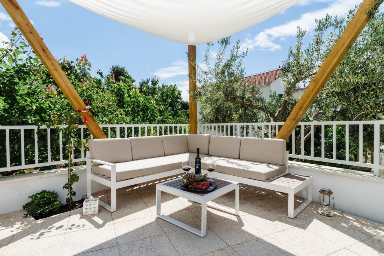 Apartments Villa Dalmatia Traù Esterno foto