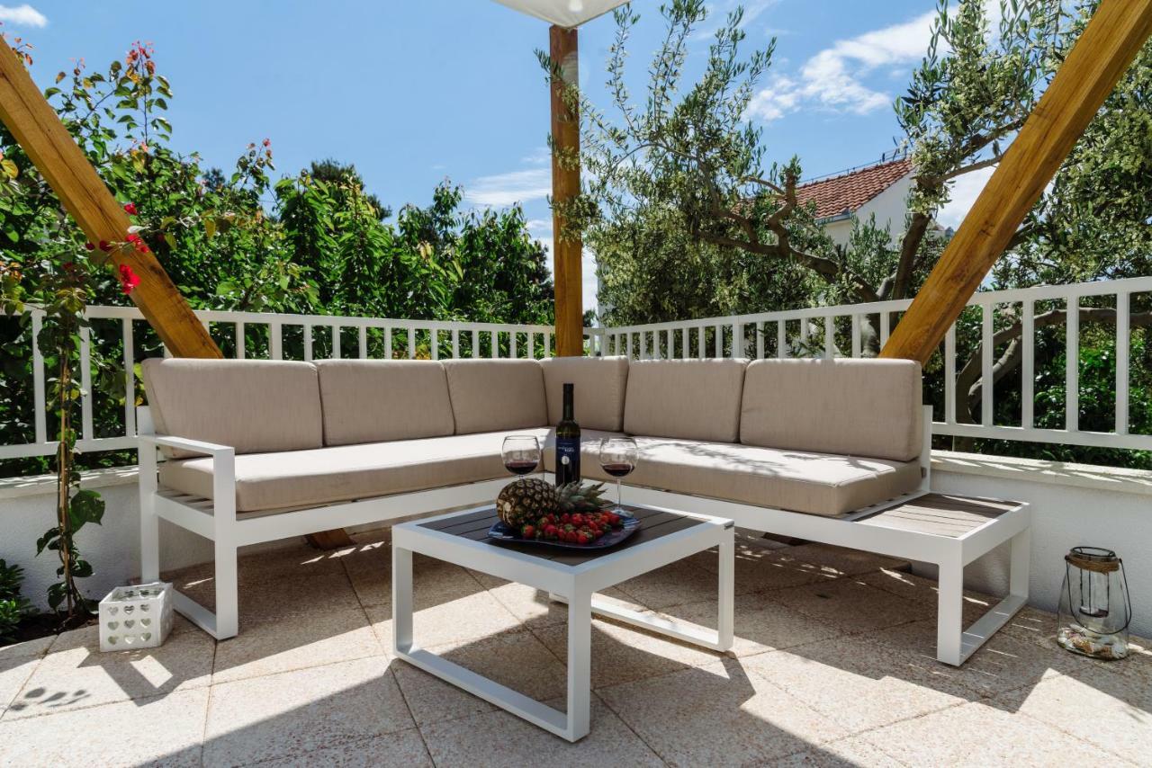 Apartments Villa Dalmatia Traù Esterno foto