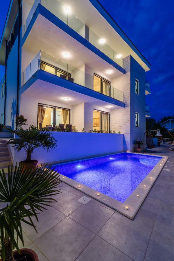 Apartments Villa Dalmatia Traù Esterno foto