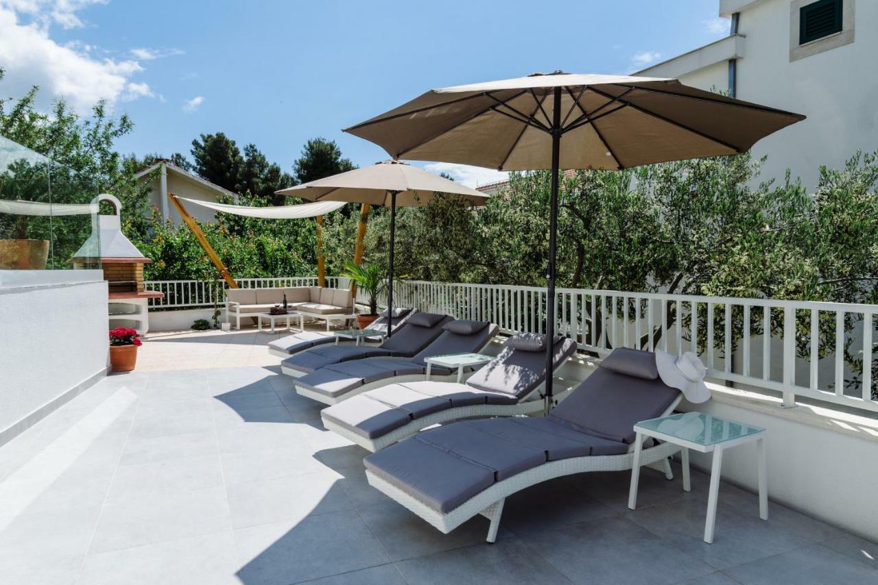 Apartments Villa Dalmatia Traù Esterno foto