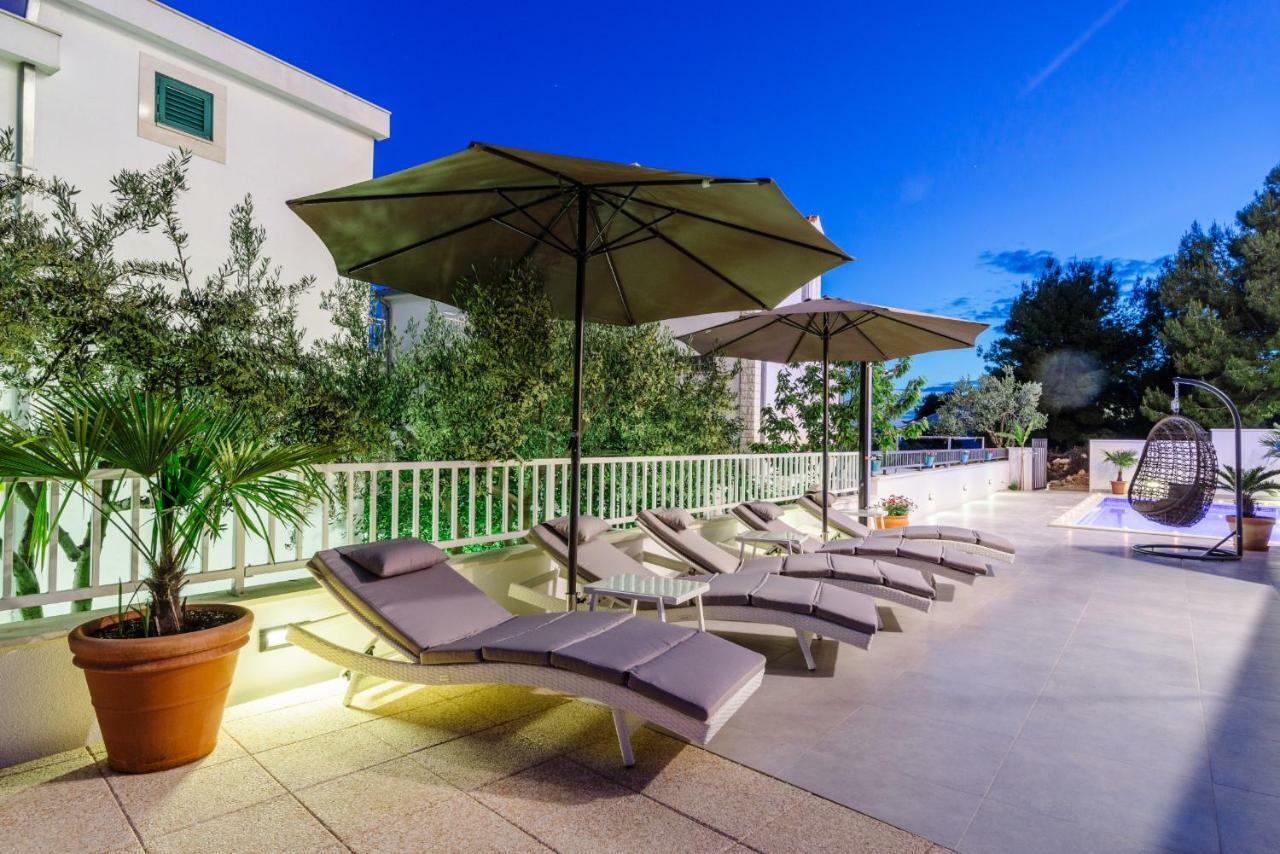 Apartments Villa Dalmatia Traù Esterno foto