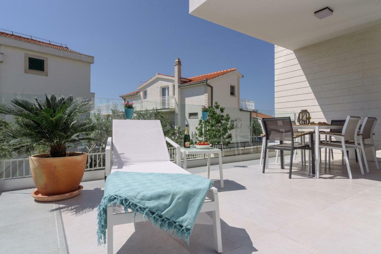 Apartments Villa Dalmatia Traù Esterno foto