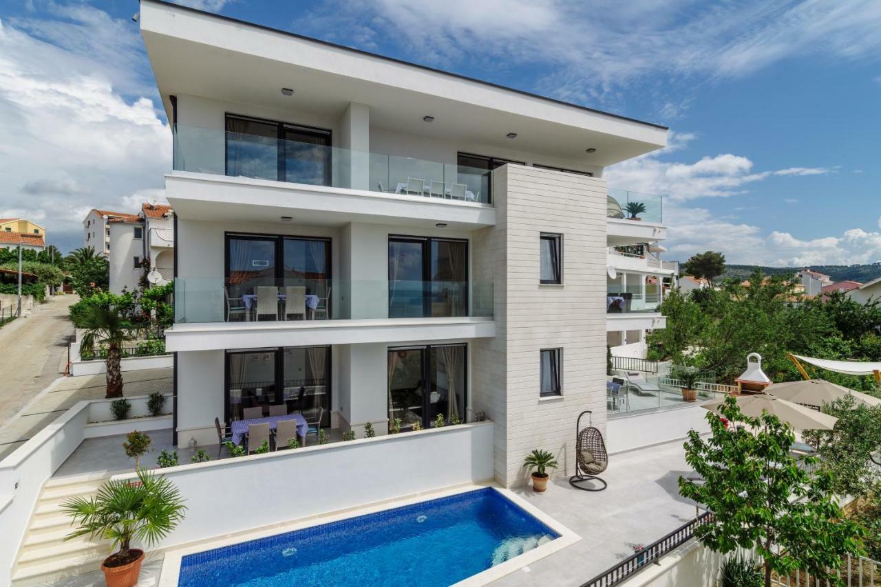 Apartments Villa Dalmatia Traù Esterno foto