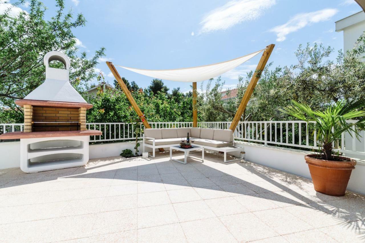 Apartments Villa Dalmatia Traù Esterno foto